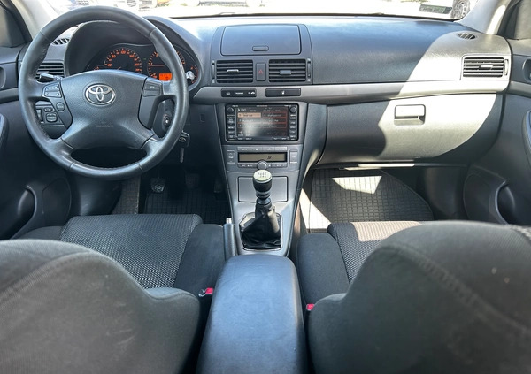 Toyota Avensis cena 5900 przebieg: 613000, rok produkcji 2007 z Wrocław małe 172